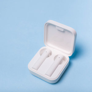 Wireless-headphones-in-case